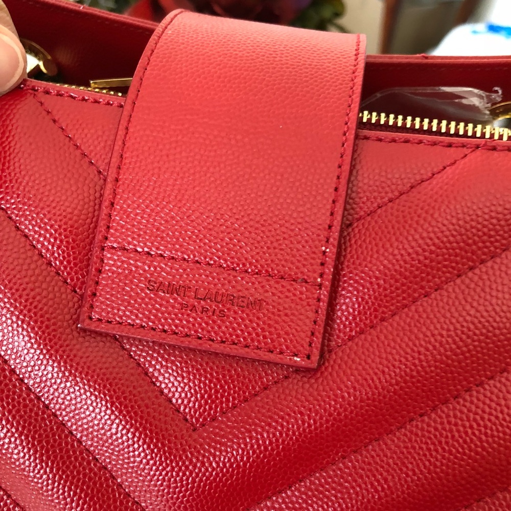❤️SOLD❤️saint laurent Cassandre tote grained red - Picture 3 of 8